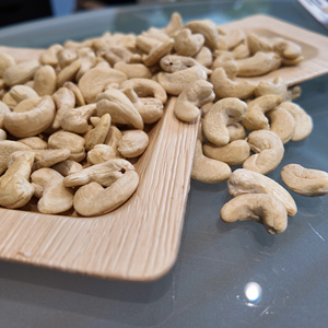 Nueces de Anacardo Blancas Orgánicas USDA/EU W320 de Origen Africano, Procesadas Naturalmente para la Elaboración de Alimentos Premium y Mercados de Exportación - Product Image 3