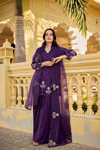 Traje Tradicional Indio para Mujer, Salwar Kameez de Seda Chanderi Morada con Bordado Floral, Conjunto Kurta - Product Image 5