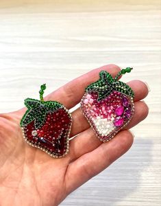 Broche de luxe artisanale brodée et perlée pour tenue de soirée élégante, broche artistique brodée et perlée de qualité supérieure - Product Image 6