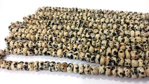 Perles facettées rondes en jaspe dalmatien naturel 8 mm vendues par brin de 8 pouces de long - Product Image 2