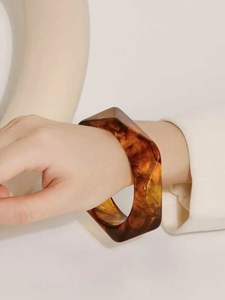 Brazaletes de Resina con Patrones Multicolores, Elegantes Accesorios para Fiestas Navideñas, Regalos de AFZA ENTERPRISES - Product Image 2