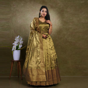 Robe longue en soie Banarasi avec tissage Zari riche, tenue de fête ethnique, robe longue avec ensemble dupatta - Product Image 5