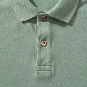 Chemise boutonnée décontractée pour homme en piqué interlock respirant à manches courtes, col contrastant, logo imprimé sur le devant - Product Image 2