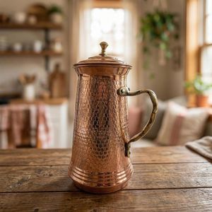Pichet vintage en cuivre avec texture martelée et poignée, grande capacité, vaisselle pour la maison - Product Image 1