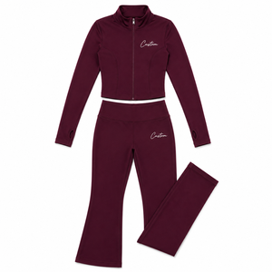 Ensemble de yoga bordeaux personnalisé pour femme : veste zippée à manches longues et col montant, leggings évasés taille haute, tenue de sport - Product Image 3