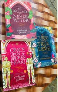Set de 3 Libros: La Balada de Nunca Después y una Maldición por el Amor Verdadero, Una Historia de Amor con un Corazón Roto, Novela de Fantasía y Romance para Adultos - Product Image 2