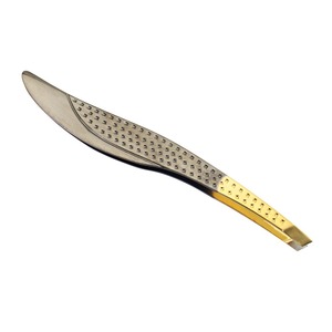 MAHFOOZ INSTRUMENTS Pince à épiler personnalisée en acier inoxydable, pointe fine, inclinée et plate, outil de maquillage pour l'épilation avec étui - Product Image 1