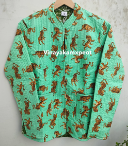 Veste en coton Kantha réversible matelassée à imprimé léopard, douce, respirante, cousue à la main, traditionnelle, pour femmes, écologique - Product Image 1