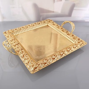 Bandeja Decorativa Cuadrada Chapada en Oro con Diseño Floral y Asas, Diseño Tradicional, Paquete Individual - Product Image 3