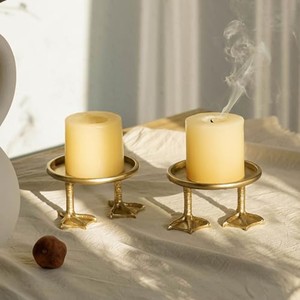 Ensemble de bougeoirs à pattes en laiton - Artisanat de luxe doré en gros - Product Image 4