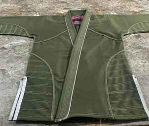 Uniforme de Karate Unisex de Alta Calidad Personalizable con Logotipo Personalizado - Product Image 2