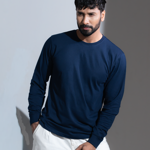 Camiseta azul marino de manga larga para hombre, corte regular, tejido de punto sencillo, 100% algodón peinado, 200 g/m², talla estándar para uso diario. - Product Image 4
