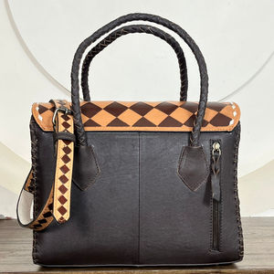 Sac fourre-tout élégant en cuir de vachette fait main par un designer, sac à bandoulière à motif floral ajouré, sac à main de cowgirl avec poignée tressée - Product Image 6