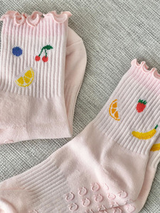 Calcetines de Yoga para Mujer, Grosor Estándar, Cómodos, con Logotipo Personalizado, Diseño Jacquard de Frutas, con Volantes, Antideslizantes para Pilates - Product Image 2