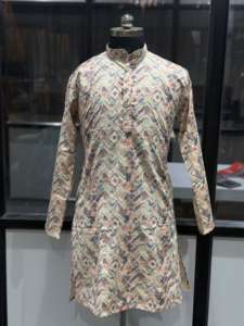 Kurta moderne à imprimé numérique et broderie de sequins lourds, très demandée, pour hommes, idéale pour les tenues de fiançailles, pour la vente en gros - Product Image 5