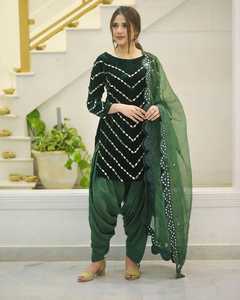 Costume brodé 3 pièces, design personnalisé, arrivée festive, robes Punjabi pour femmes, vêtements traditionnels indiens et pakistanais brodés - Product Image 5