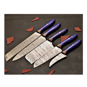 Ensemble de couteaux de cuisine en acier Damas, parfait pour le travail en cuisine, avec une finition artisanale soignée et un contrôle facile. - Product Image 4