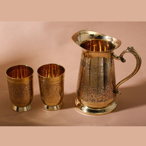 Ensemble de carafe et verres en laiton de luxe Heritage pour les mariages, les hôtels et les restaurants - Product Image 1