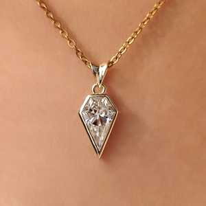 Collier pendentif solitaire en moissanite 1,5 carat à taille lance et serti clos, tendance, avec chaîne à maillons en argent sterling 925, bijoux unisexe pour femme - Product Image 2