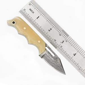 Couteau de poche personnalisé en acier Damas à lame pleine, manche en os, mini couteau de survie, camping, chasse, couteau pendentif OEM - Product Image 6