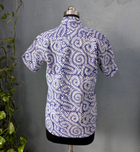 เสื้อเชิ้ตแขนสั้นพิมพ์ลายใบไม้สีขาวสีน้ำเงินสำหรับผู้ชาย เสื้อเชิ้ตลำลองผ้าฝ้ายสำหรับฤดูร้อน - Product Image 5