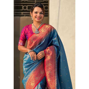 ผ้าซิ่รีสีน้ำเงินบริสุทธิ์จาก Elite Weaves พร้อมผ้าปาโตลาที่ถักด้วยดิ้นทอง และผ้าทอแบบตัดกัน  เสื้อผ้าอินเดียและปากีสถาน - Product Image 2