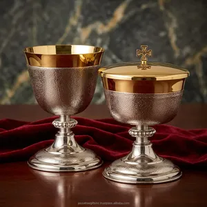 Ensemble Calice et Ciborium d'église en laiton, laiton poli miroir, finition texturée nickelée, couvercle à croix, ensemble d'ustensiles liturgiques de communion - Product Image 5