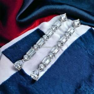 Fascinante pendiente colgante largo elegante hecho de plata de ley con diamantes de moissanita VVS Tamaño y forma personalizados joyería fina - Product Image 2