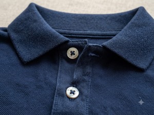 เสื้อสเวตเชิ้ตผ้าฟลีซคอกลมสีเทาเข้มตราดาวแดงแบบสั่งผลิตจำนวนมาก (Unisex) พร้อมดีไซน์โลโก้แบบมินิมอล-บริการ OEM - Product Image 6