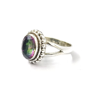 Elegante Anillo Ovalado de Topacio Místico en Plata de Ley 925 con Marco Texturizado en Espiral, Joyería con Gema Audaz para Mujer - Product Image 2