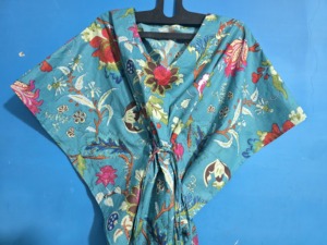 Vestido Kaftán Largo de Algodón Orgánico Indio Hecho a Mano para Mujer, con Cuello en V, Ligero, con Estampado Floral y Fruncido, Ideal para Invierno o Playa - Product Image 6