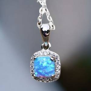 Pendentif en opale bleue vintage, argent sterling, pierre de naissance d'octobre, bijou artisanal, cadeau élégant pour elle - Product Image 5