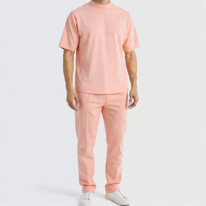 Conjunto Deportivo de Dos Piezas para Hombre, Corte Holgado, Camisa Oversize con Cuello Moke y Pantalón de Corte Holgado con Logotipo Personalizado - Product Image 1