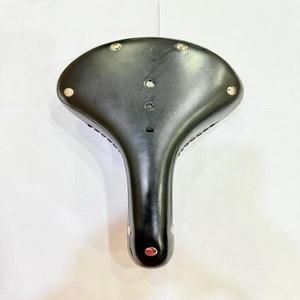 Asiento de Bicicleta Estilo Cuero con Remaches Negros Clásicos, Rieles Dobles de Acero, Cojín Cómodo, Ligero y Duradero para Bicicleta de Carretera - Product Image 3