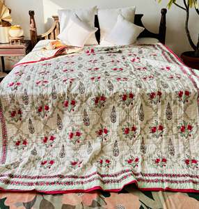 Ensemble de courtepointes design à motifs de petites fleurs roses imprimées à la main, 100% coton, pour la maison et la décoration d'hôtel - Product Image 4