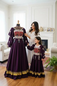 Robe afghane Kuchi |   Robe brodée Cherma pour mère et fille |   Vêtements traditionnels pour femmes - Product Image 3