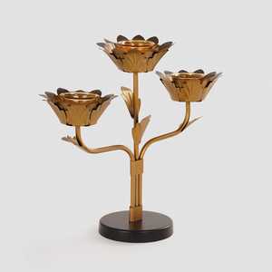 Candélabre floral essentiel pour l'ambiance, à trois bras, finition dorée, support de décoration pour la maison, porte-bougie en métal durable - Product Image 2