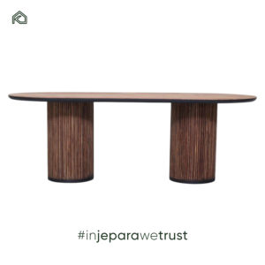 Mesa de Patio de Madera de Teca Sólida de Diseño Elegante y Atemporal para Decoración de Balcón de Penthouse y Jardín en el Techo - Product Image 1