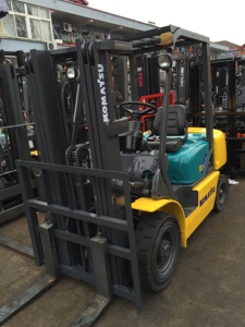 Montacargas Komatsu FD30 Diésel Usado en Excelentes Condiciones, 3 Toneladas, Japón, Modelos <span class=keywords><strong>FD25T</strong></span>-17, <span class=keywords><strong>FD25T</strong></span>-14, <span class=keywords><strong>FD25T</strong></span>, FD30T, FD50, Montacargas Diésel de Alta Resistencia en Venta - Product Image 2