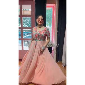 VESTIDO DE TRABAJO BORDADO GEORGETTE PESADO CON DUPATTA ROSA - Product Image 1