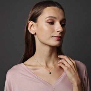 Colgante Bohemio Delicado Hecho a Mano con Turquesa Chapada en Oro/Plata y Esmeralda Natural, Regalo de Compromiso para Mujer - Product Image 4