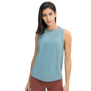 Camiseta sin mangas para mujer con diseño de malla y espalda con abertura tipo llave, control de temperatura, secado rápido, personalización completa de marca privada - Product Image 2