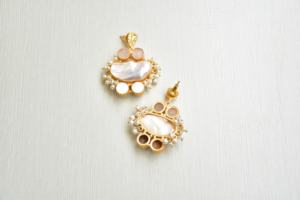 Pendientes de latón al por mayor con perlas barrocas y piedras naturales, geométricos, chapados en oro de 18 quilates, sin níquel, duraderos, listos para enviar. - Product Image 2