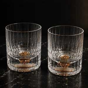Juego de 2 Vasos de Cristal Ecológicos de Lujo con Borde Dorado, Diseño Moderno y Decoración en Lámina de Oro de 24K - Product Image 1