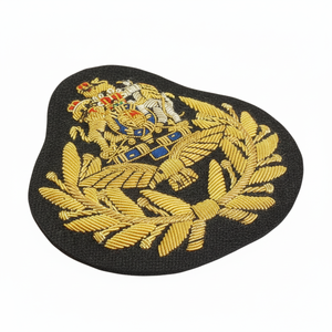 Badges et écussons brodés à la main de qualité supérieure, fabriqués sur mesure pour les uniformes - Product Image 2