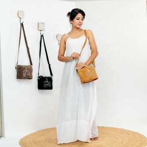 Vente en gros de sac à bandoulière en cuir véritable pour femmes, grande capacité, nouveau sac à bandoulière haut en daim noir - Product Image 1