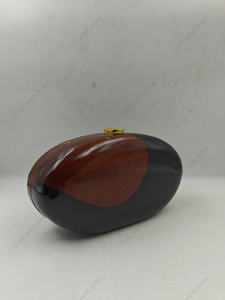 Pochette de soirée de luxe en bois bicolore ovale, rigide, pour femme, idéale pour les mariages et les événements. - Product Image 2