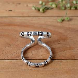 แหวนเงินแท้ 925 ทำมือ สำหรับผู้มีอาการปวดข้อ ดีไซน์ลายชนเผ่าประดับเพชรและลายจุด ปรับขนาดได้ ช่วยพยุงข้อต่อ - Product Image 1