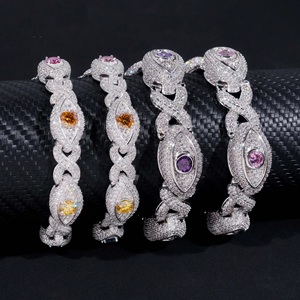 Bracelet en moissanite ajustable très demandé pour hommes et femmes, design de bijoux de luxe durable, disponible à la vente - Product Image 3