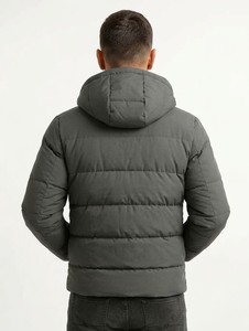 Chaqueta Acolchada con Capucha para Hombre, Color Gris, Cierre de Cremallera, Impermeable, Resistente al Viento, Informal, para Invierno, Relleno de Poliéster, Logotipo Frontal, Corte Regular - Product Image 3